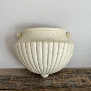 HomCo wall pocket ivory